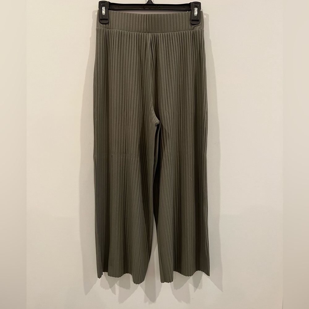 Olive green stretchy gauchos